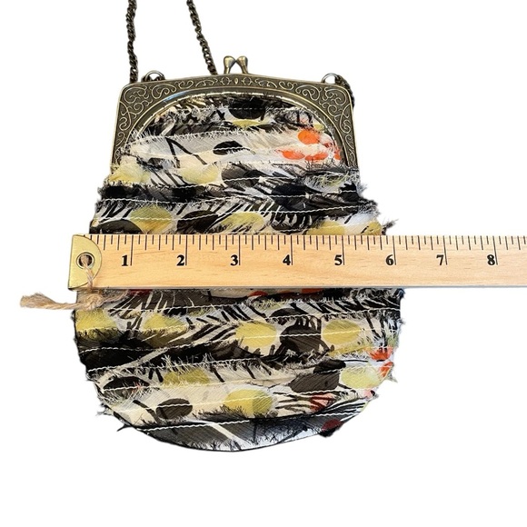 Miss Albright by Anthropologie-Vintage Feel-Kiss Lock-Shoulder Chain-Ruffles - Picture 6 of 7